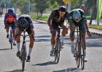 Fotos: Leobardo García Reyes // Centímetros definieron al ganador del ciclismo de fin de semana.