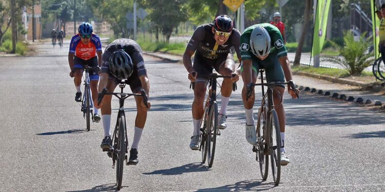 Fotos: Leobardo García Reyes // Centímetros definieron al ganador del ciclismo de fin de semana.