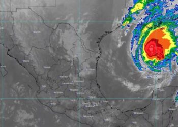 ¡Lluvias fuertes en distintas partes del país por Ciclón Rafael y frente frío N° 8!