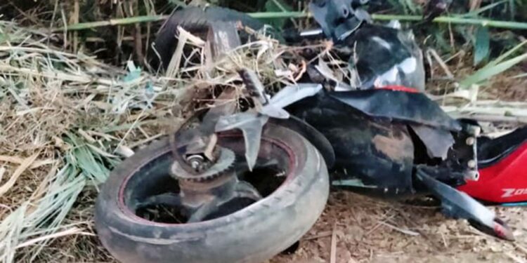 Circulaba en presunto estado etílico cuando perdió el control de su moto y cayó del puente.