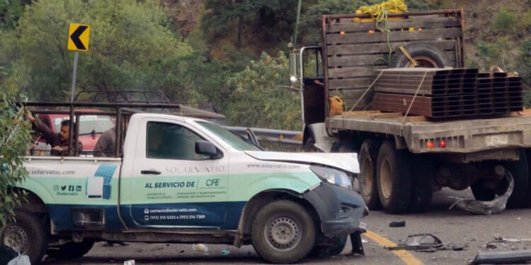 Daños materiales y un lesionado dejó un accidente carretero.