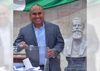 Foto: cortesía // Dante Montaño Montero, diputado del PT, emitiendo su voto para la mesa directiva.