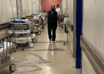 Foto: redes sociales // Descarapelado el piso del hospital Dr. Aurelio Valdivieso.