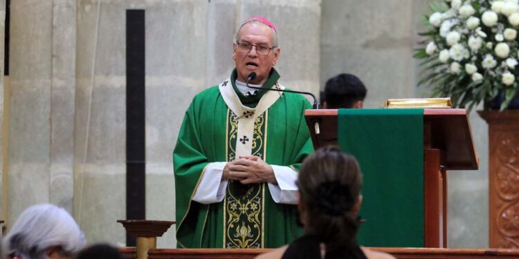 Foto: Adrián Gaytán // El arzobispo Pedro Vásquez Villalobos en su homilía dominical.