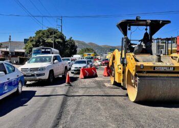 El avance de las obras es lento por el retraso en el suministro de asfalto, que viene de Puebla.