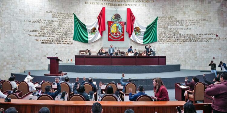Foto: Adrián Gaytán // El Congreso del Estado, avaló anoche, sin análisis, la extinción de los 7 órganos autónomos.