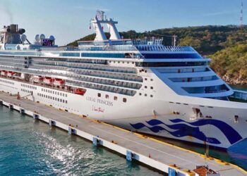 Foto: cortesía // El crucero Coral Princess procedente de Puerto Vallarta, Jalisco, arribó este viernes a Santa Cruz Huatulco.