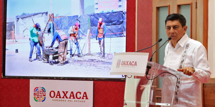 Foto: Adrián Gaytán // El gobernador Salomón Jara Cruz dijo que, con mayor recaudación, se implementan de nuevos programas sociales.