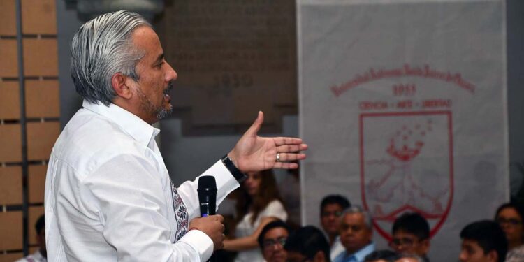 Foto: Archivo El Imparcial // Cristian Carreño López, rector de la UABJO, confía en que la Universidad recibirá un presupuesto mayor a los mil 400 millones de pesos para 2025.