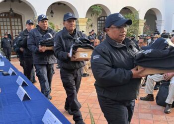 Foto: cortesía // Elementos de la Policía Municipal reciben nuevos uniformes.