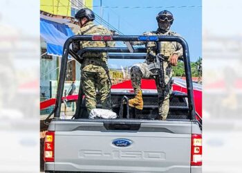 Elementos de la Guardia Nacional se mantienen vigilando la zona.