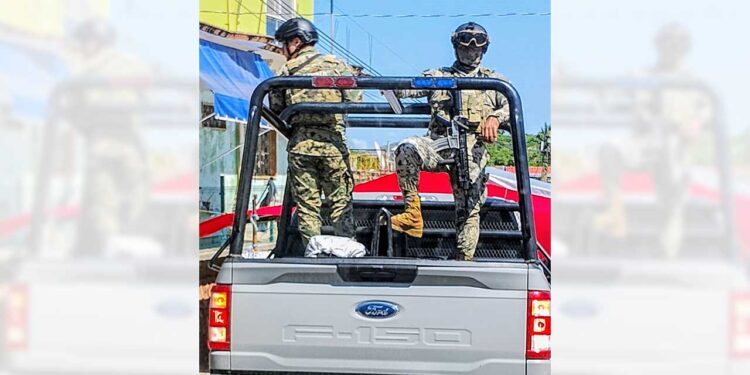 Elementos de la Guardia Nacional se mantienen vigilando la zona.