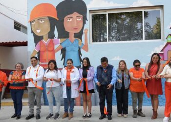 Foto: cortesía // En la Planta Fortín 1 de Soapa, develan el mural “Trabajando Juntas”.