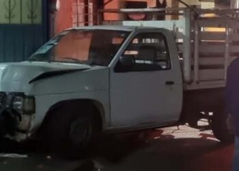 Ebrio causa daños materiales.