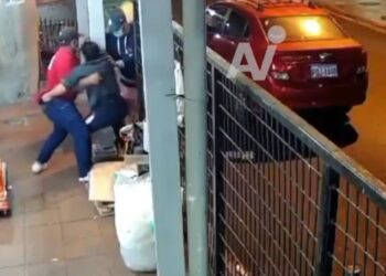VIDEO | Intento de secuestro se sale de control en Ecuador: Delincuente le dispara por error a su compañero