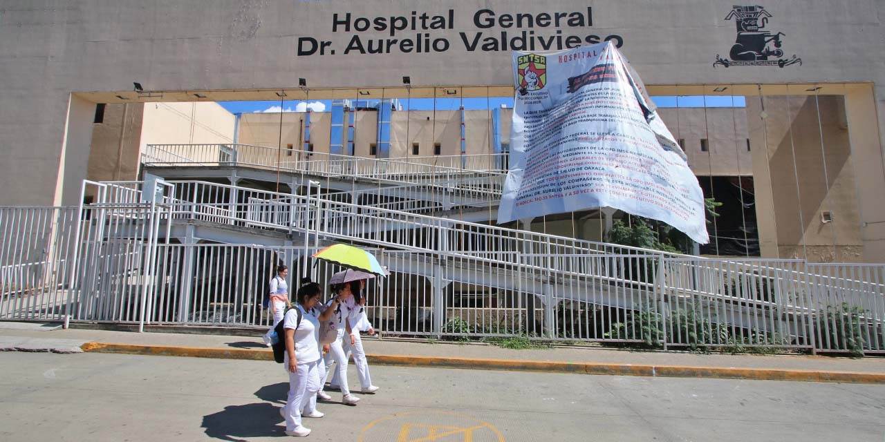 Foto: Adrián Gaytán // El Hospital permaneció cerrado para consulta externa por la protesta de trabajadores.