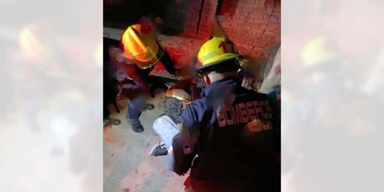 El accidente se suscitó en la avenida 5 de Febrero.