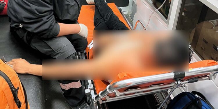 El afectado fue atendido por paramédicos del escuadrón ORAM tras recibir un disparo en el tórax.