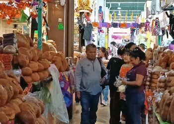Foto: Lisbeth Mejía // El alud de turismo desnudó las carencias de los mercados tradicionales.