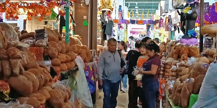 Foto: Lisbeth Mejía // El alud de turismo desnudó las carencias de los mercados tradicionales.