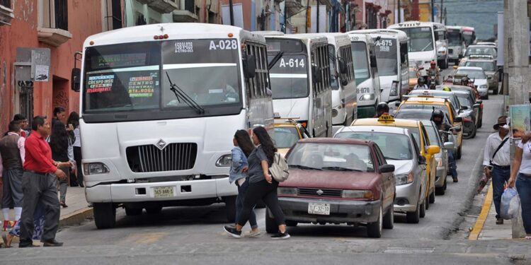 Foto: Adrián Gaytán // El caos del tránsito citadino fue sometido a estudio por parte del BID.