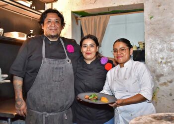 El chef Ovidio con su esposa y colaboradora.