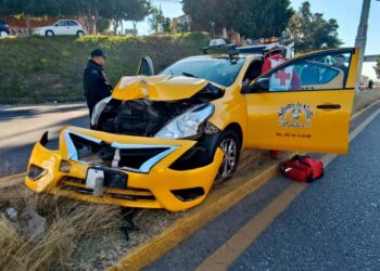 Colisiona taxista  contra luminaria