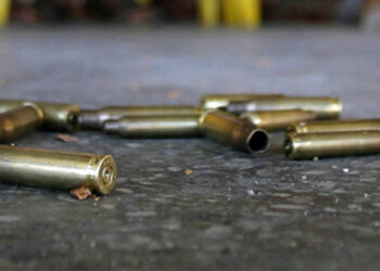 El cuerpo presentaba múltiples disparos de arma de fuego.
