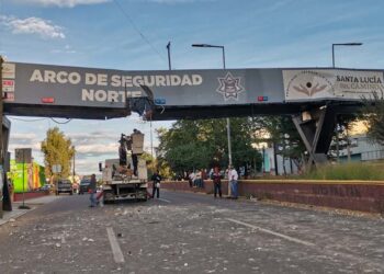 Foto: Jesús Santiago // El daño al puente vehicular de la colonia Las Flores.