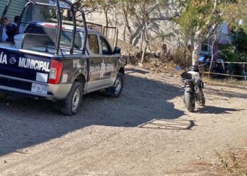 El domicilio se ubica en la calle Valentín Gómez Farías, de la colonia del Maestro, en Huajuapan, a un costado del Libramiento Norte.