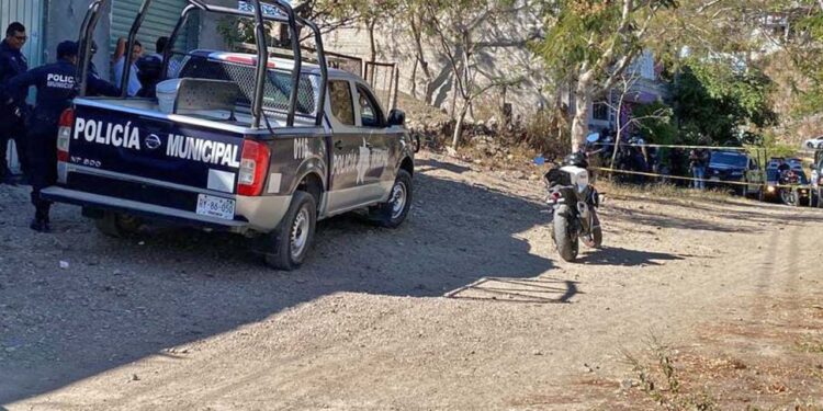 El domicilio se ubica en la calle Valentín Gómez Farías, de la colonia del Maestro, en Huajuapan, a un costado del Libramiento Norte.