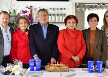 Enrique Silva Fernández, Mina, Benjamín, Ángeles, Esther y Claudia Silva Fernández, el Consejo de Administración de El Mejor diario de Oaxaca.