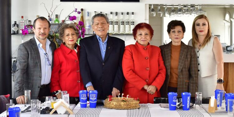 Enrique Silva Fernández, Mina, Benjamín, Ángeles, Esther y Claudia Silva Fernández, el Consejo de Administración de El Mejor diario de Oaxaca.