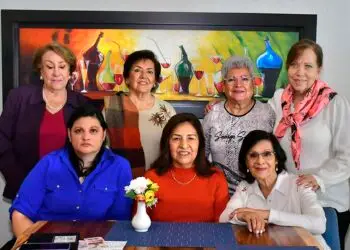 Fotos: Rubén Morales // Estelita Linares, Cory Fuentes, Chely Fuentes, Diana Castillo de Laguna, Seydi Díaz y Erika Ríos le desearon lo mejor.