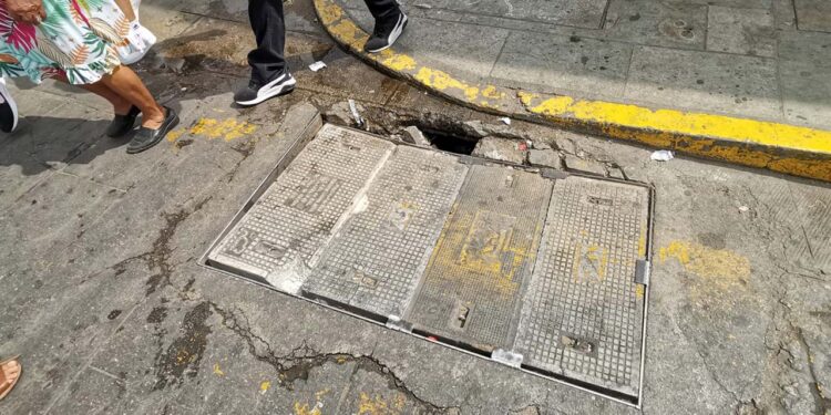 Foto: Jesús Santiago // Estructuras en mal estado en Hidalgo y 20 de Noviembre.