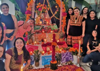 Exitosos ganadores del primer lugar del Concurso de Altares de la UGM Huatulco.