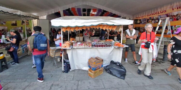 Foto: Adrián Gaytán // Expoferia durante la temporada de Dia de Muertos.