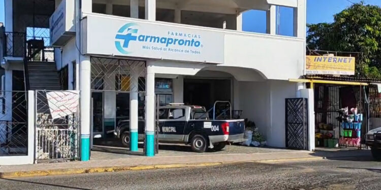 ¡Violento asalto en Farmapronto! Empistolado despoja de dinero y pertenencias a empleados en Tehuantepec