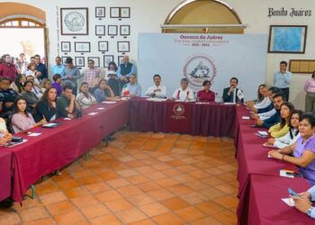 Foto: Municipio de Oaxaca de Juárez // Frente a frente los equipos de Chagoya y Martínez Neri.