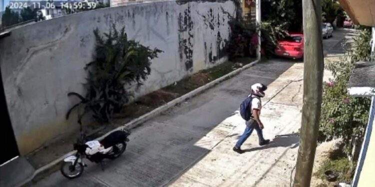 Fue grabado cuando se robaba un tanque de gas de una casa.