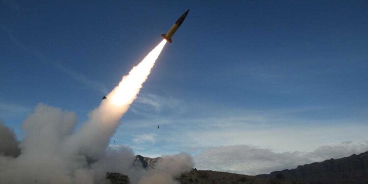 ¿Una nueva fase de la guerra? Ucrania ataca Rusia con misiles estadounidenses ATACMS
