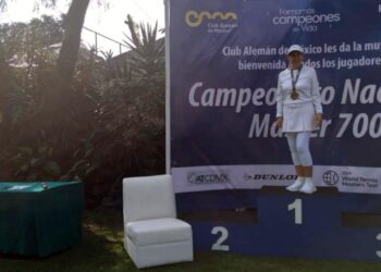 Hermelinda Cuen se coronó campeona nacional de tenis.