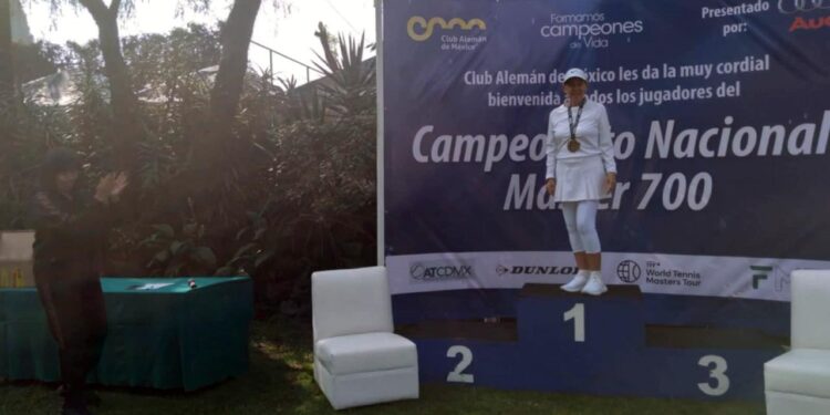 Hermelinda Cuen se coronó campeona nacional de tenis.
