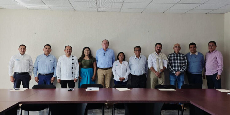 Atenderán condiciones deplorables de carreteras de la Mixteca