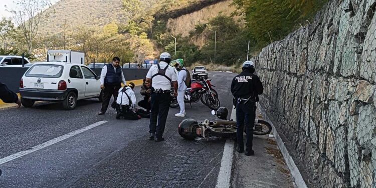 Motociclista derrapa en el Cerro del Fortín