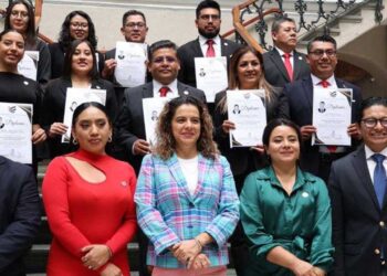 Exhorta magistrada Berenice Ramírez a  ejercer la profesión del Derecho con sensibilidad