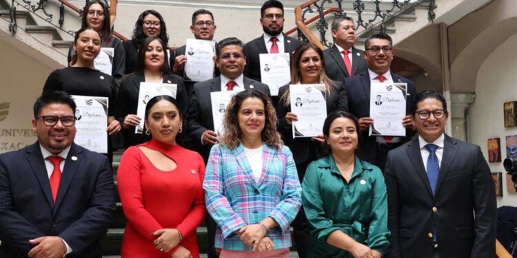 Exhorta magistrada Berenice Ramírez a  ejercer la profesión del Derecho con sensibilidad