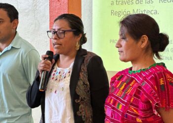Impartieron una plática al alumnado del CETIS 102 sobre los derechos humanos.