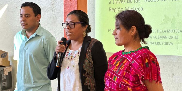 Impartieron una plática al alumnado del CETIS 102 sobre los derechos humanos.