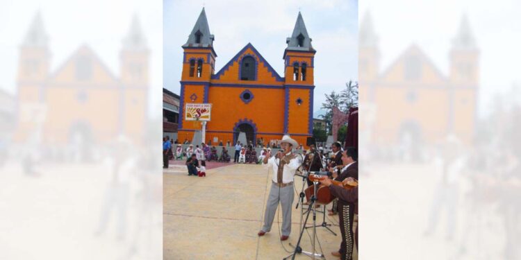 José Dorantes interpretó sus melodías en visita anterior a Huautla.